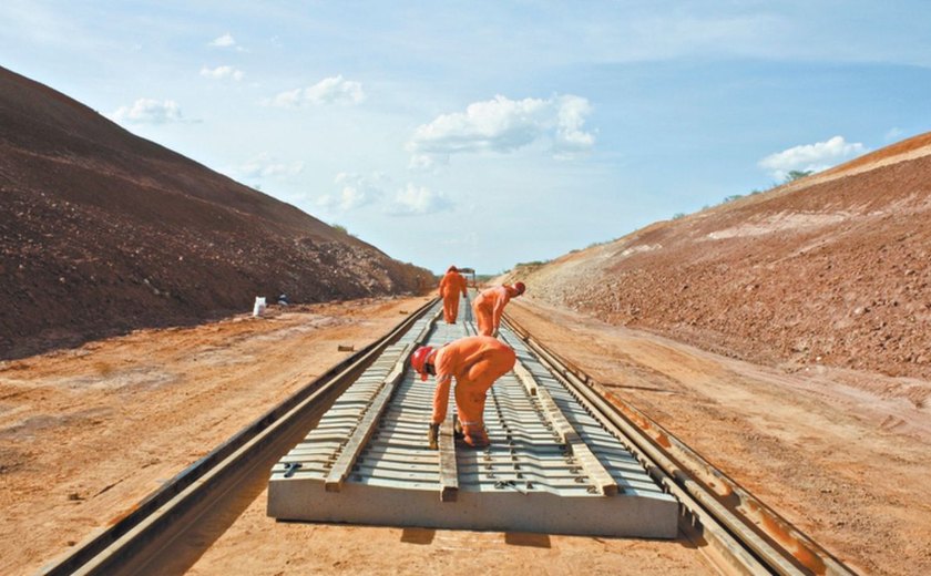 Bancada de PE e ministro Renan Filho se reúnem para discutir sobre Transnordestina