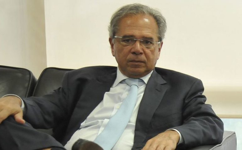 Sem crédito suplementar, pagamento do Bolsa Família para em setembro, diz Guedes