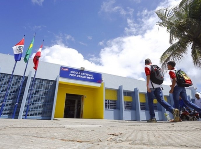 Obras do Ginásio Padre Manoel Vieira começaram e foi entregue reforma da Ernani Mero