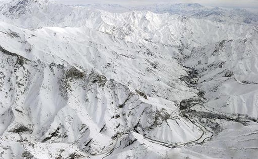 Avalanches matam mais de 100 pessoas no Afeganistão