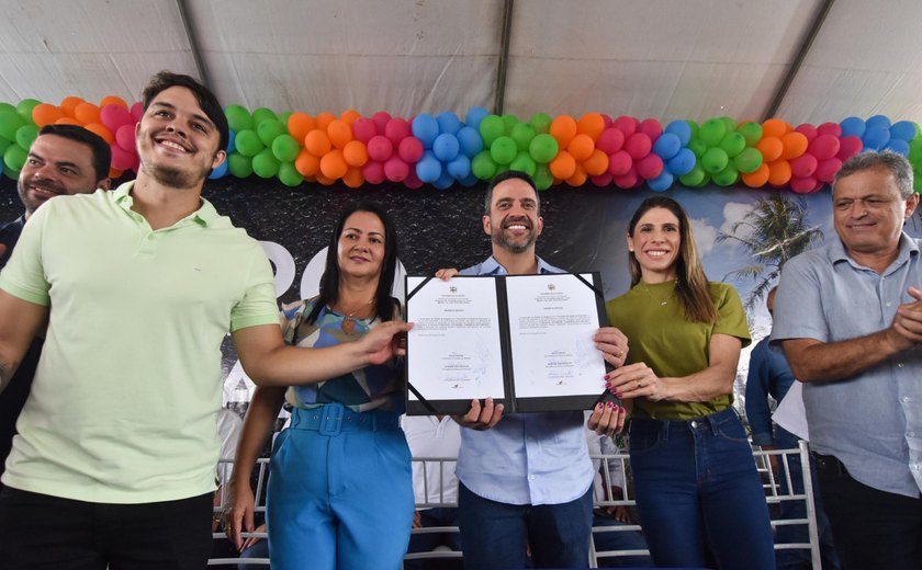 Governador assina ordens de serviço para construção de creches CRIA e pavimentação de ruas no Benedito Bentes