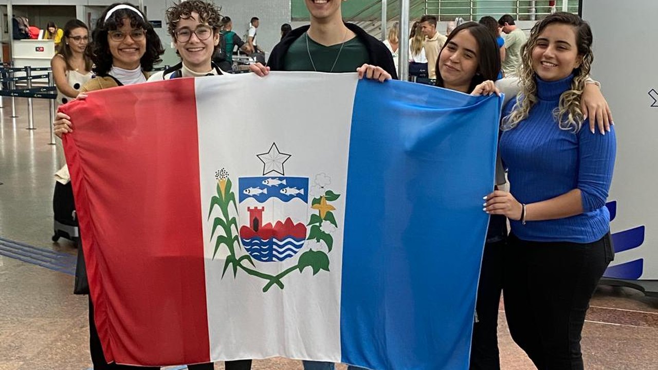 Estudantes alagoanos embarcam rumo à Inglaterra para o maior evento de simulação na OxfordMUN