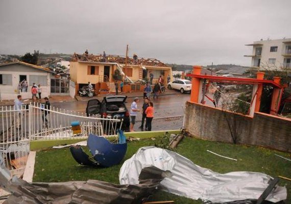 Tempestade com ventos de 84 km/h causa estragos na região Oeste de SC