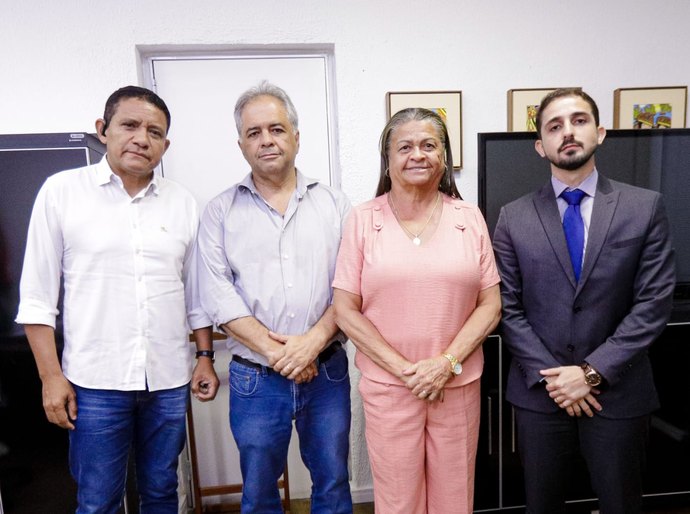 Prefeita Tia Júlia encerra agenda em Maceió com reunião na Secretaria de Estado da Saúde