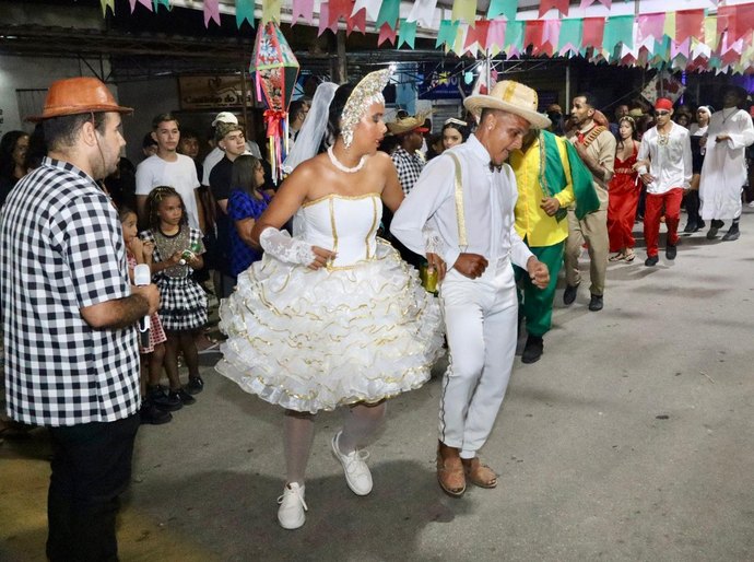 Quadrilhas juninas e Raelson Rocha animam Polo Canafístula, em Palmeira