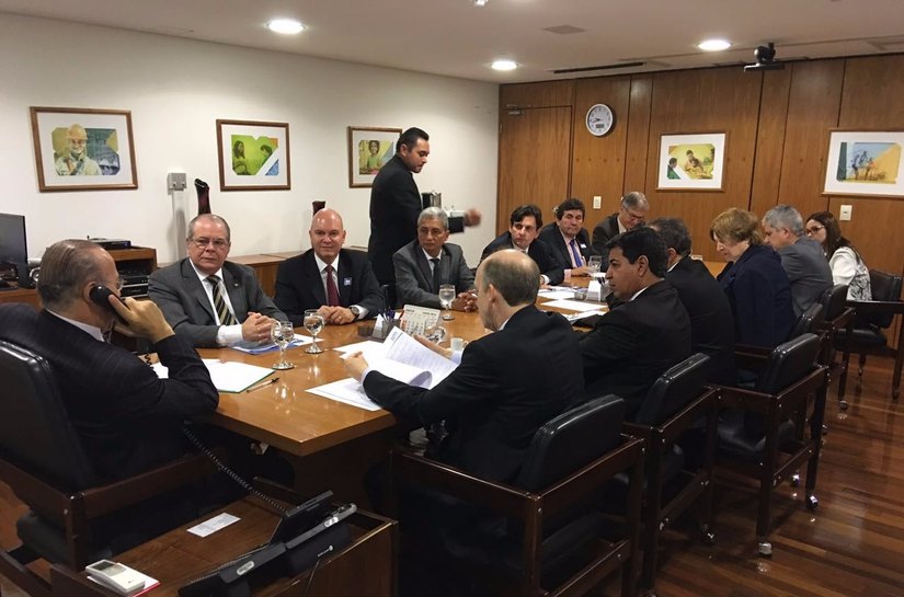Ministro Padilha recebe a CNM e garante pagamento de 1% do FPM