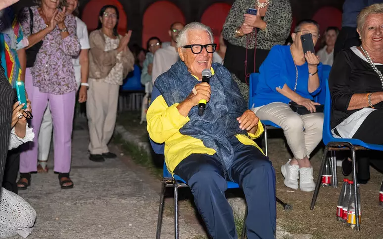 Peppino Di Capri pede 'parte 2' de filme biográfico 'Champagne'