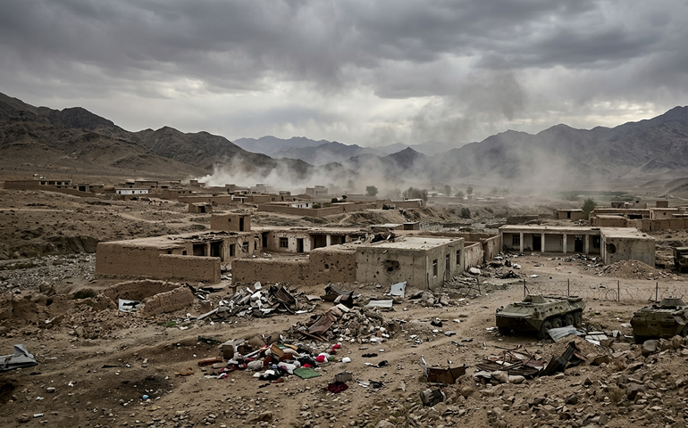 Paquistão afirma que ataques no Afeganistão deixaram quase 300 mortos