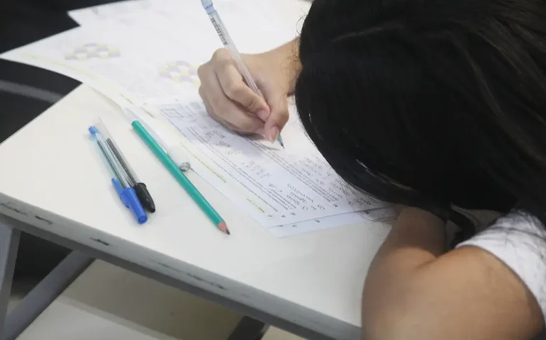 Faço EAD em cursos que tiveram regras mudadas pelo MEC: posso me formar?