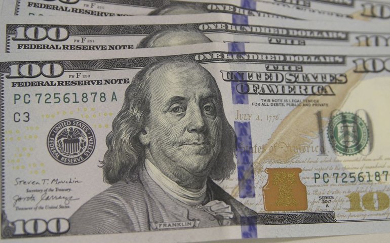 Bolsa recua 0,3% e dólar sobe levemente, mas segue abaixo de R$ 5,30