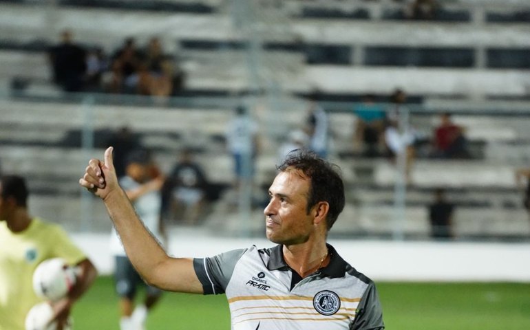 Técnico Sidney Moraes vê clássicos como combustível para semana de decisões