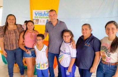 Prefeito Nicolas Pereira realizou entrega de óculos do Programa Visão de Futuro 