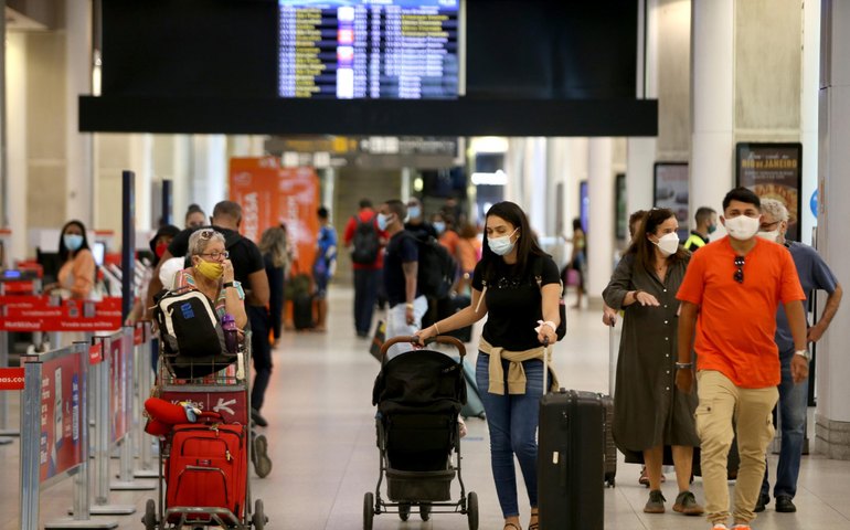 Covid-19: Anvisa derruba obrigatoriedade de máscara em aviões e aeroportos