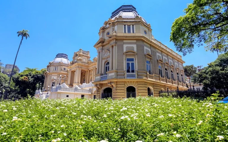 Casa Civil, responsável por gerenciar o governo do Rio, é alvo de 51% dos cortes de cargos