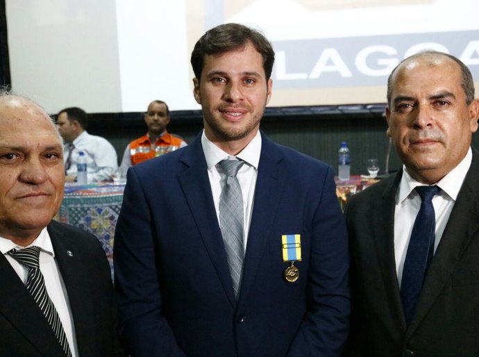 Marechal Deodoro: prefeito Cacau é homenageado pela Defesa Civil Estadual
