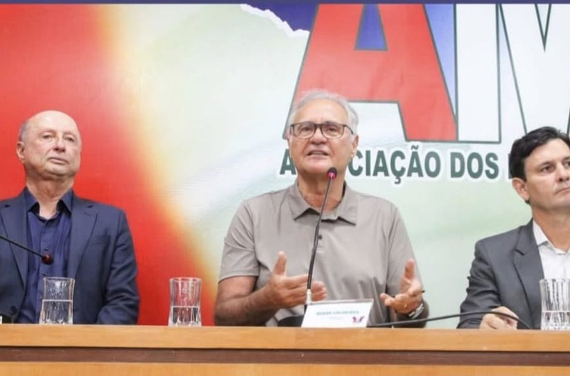Em reunião com prefeitos, Renan confirma que vai disputar reeleição ao Senado em 2026