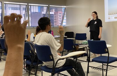 Comunicação para além da inclusão: Língua Brasileira de Sinais abre portas para mudar vidas