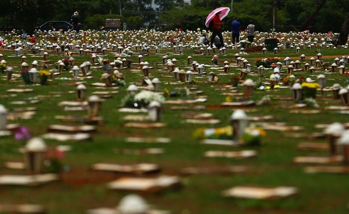 País perdeu mais de 700 mil vidas, resultado da violência do vírus, do negacionismo e da falta de medidas e cuidado por parte do governo federal