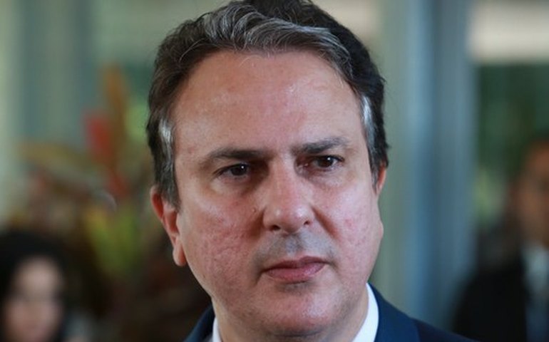 Ministro afirma que governo não vai fechar as escolas cívico-militares