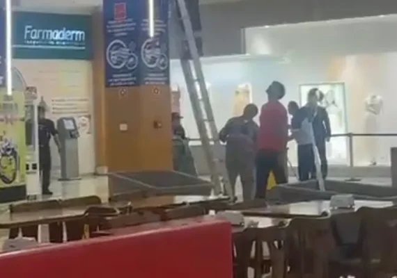 Parte do teto de shopping cede após vazamento na Cidade Universitária; não há feridos