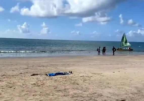 Corpo de homem é encontrado com sinais de afogamento na praia de Pajuçara