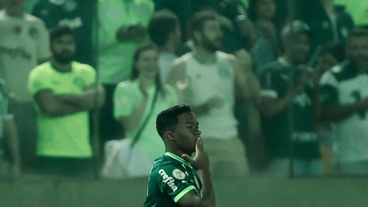 Palmeiras faz 3 no Internacional em Barueri e dorme na liderança do Brasileirão