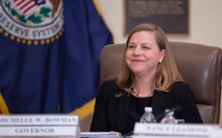 Diretora do Fed vê política restritiva e bem calibrada para reduzir pressões inflacionárias