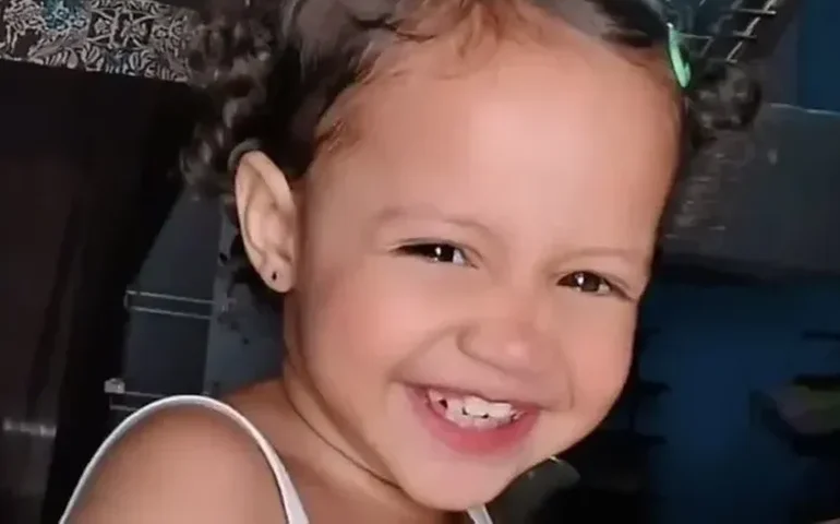 Motorista suspeito de atropelar e matar criança de dois anos segue foragido