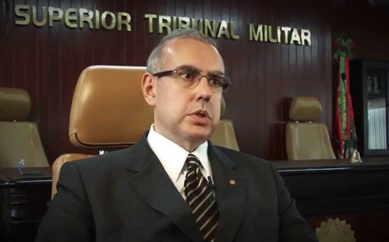 Após ser atendido em hospital, Bolsonaro está no Alvorada e passa bem