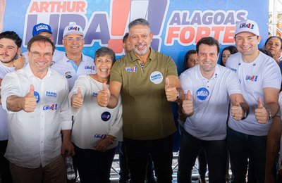 Daniel Barbosa reforça caminhada de Arthur Lira na região Agreste; adesivaço reuniu lideranças em Arapiraca