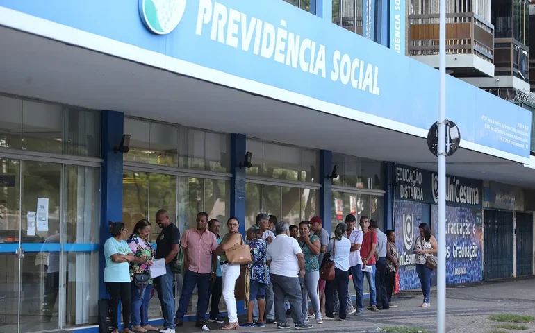 Reembolso por meio digital pode deixar vulneráveis sem dinheiro, alerta Procuradoria