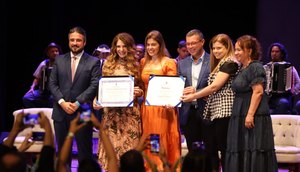 Cantora Elba Ramalho recebe título de cidadã sergipana