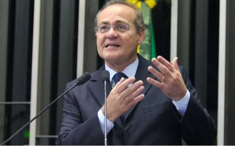 Calheiros pede ao STF que seja determinado retorno imediato de Bolsonaro