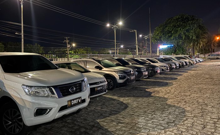 Carros foram apreendidos e encaminhados para a Delegacia Geral Carros foram apreendidos e encaminhados para a Delegacia Geral