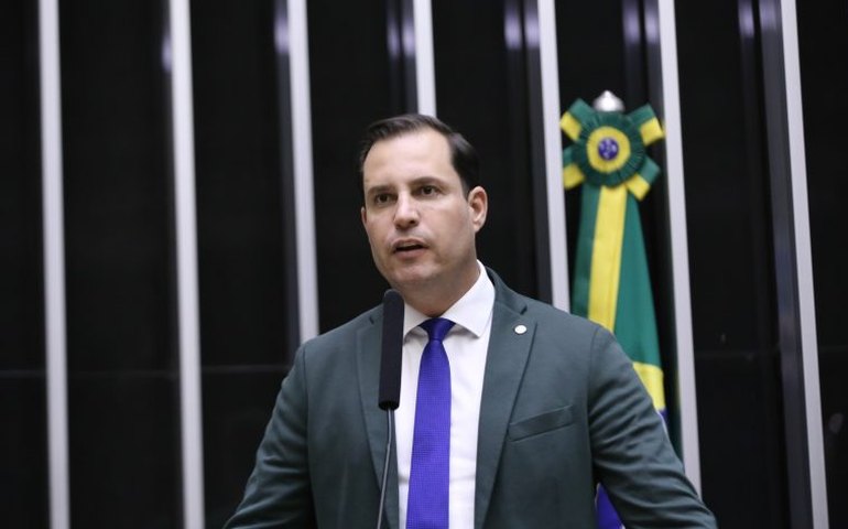 Comissão aprova exigência do uso de colete salva-vidas em motos aquáticas