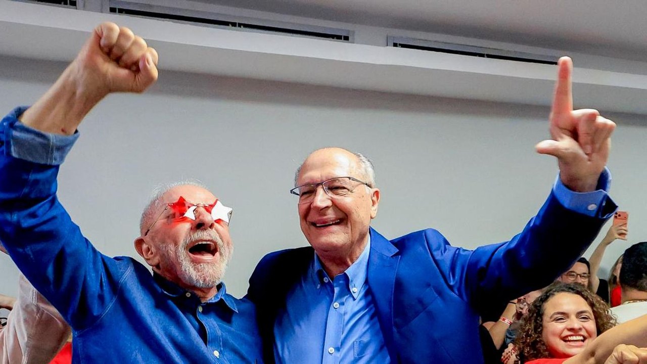 O Brasil não aceita ser quintal de ninguém, declara Lula após reeleição