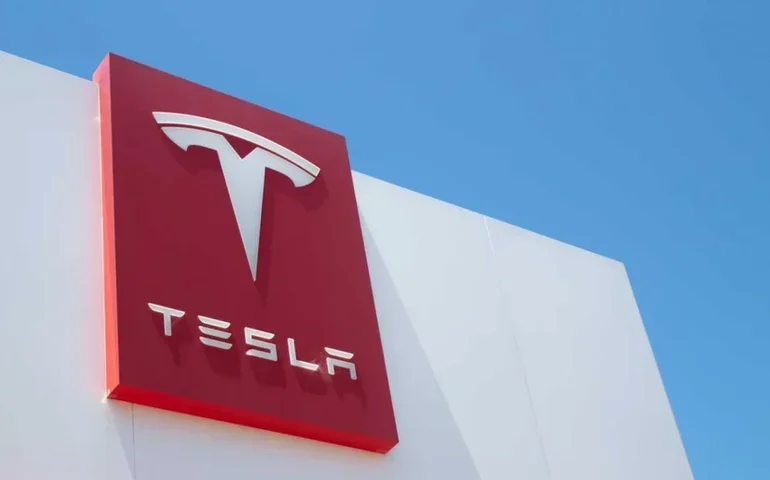 Tesla vê salto de 7,4% nas entregas de veículos no terceiro trimestre de 2025