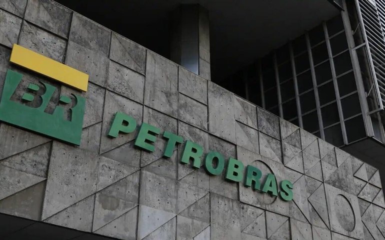 Petrobras assina memorandos com empresas indianas para colaboração em petróleo; confira
