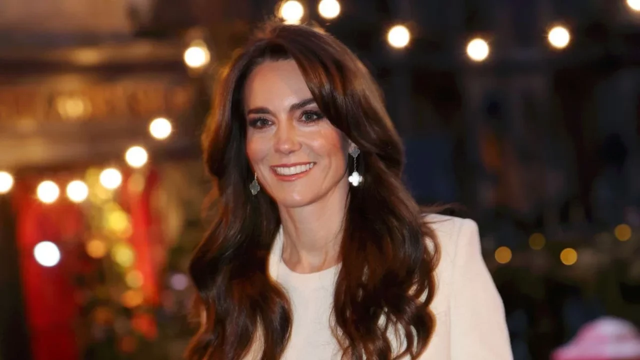 Por que a princesa Kate usou branco na cerimônia de aniversário de Charles III? Entenda