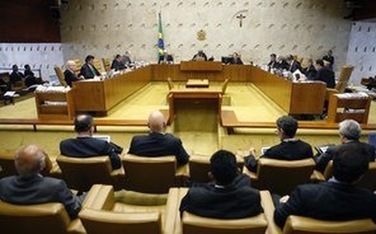 Vasco bate o Bahia em casa, encerra jejum e deixa zona do rebaixamento