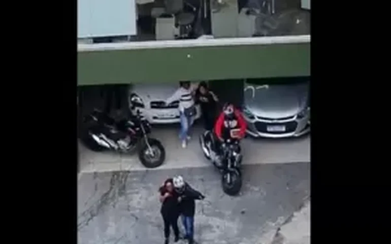 Assalto com reféns termina em troca de tiros na região de Santo Amaro; um suspeito morreu