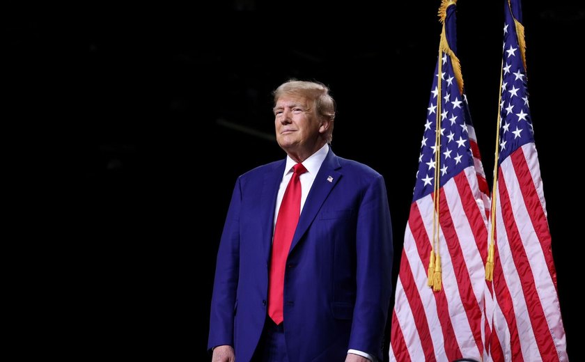 Trump adiciona taxa de US$ 100.000 para visto H-1B e lança 'Gold Card' a partir de US$ 1 milhão