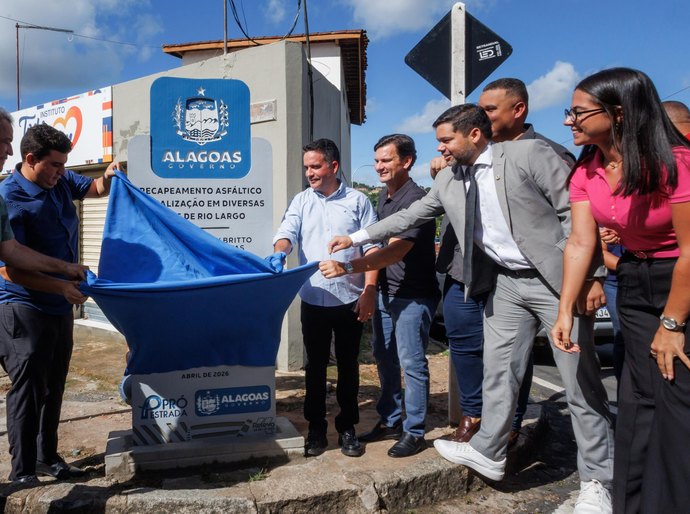 Governo inaugura 66 ruas, entrega sala do Saúde Até Você Digital e distribui sementes em Rio Largo