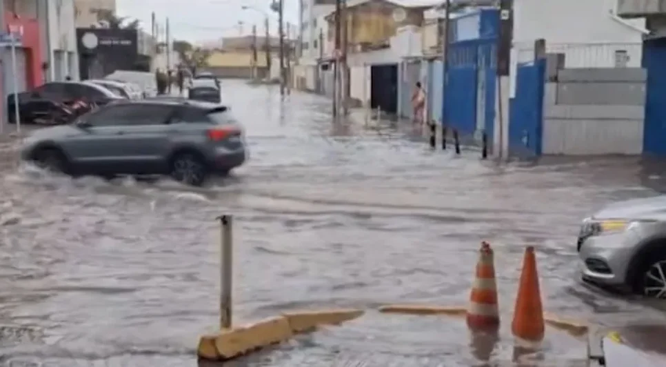 Defesa-Civil-de-Maceio-entra-em-alerta-maximo-apos-00817680-fe2fef991103e539c13edc707dca0f2f-7