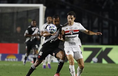 São Paulo vence em São Januário e ultrapassa o Vasco na tabela