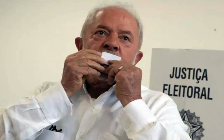 Mídia internacional descreve vitória de Lula como ‘volta histórica’