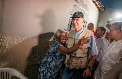 “Um exemplo a ser seguido por todo o Brasil”, diz Padre Júlio Lancellotti ao conhecer o programa Novo Lar, Nova Vida