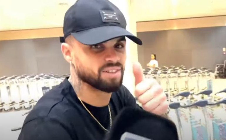 Michael chega ao Rio para reforçar o Flamengo: 'Espero construir uma linda história'