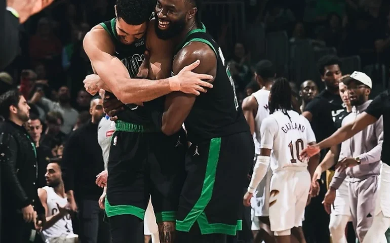 Cavaliers vencem e batem recorde na história da franquia na NBA; Warriors batem Celtics