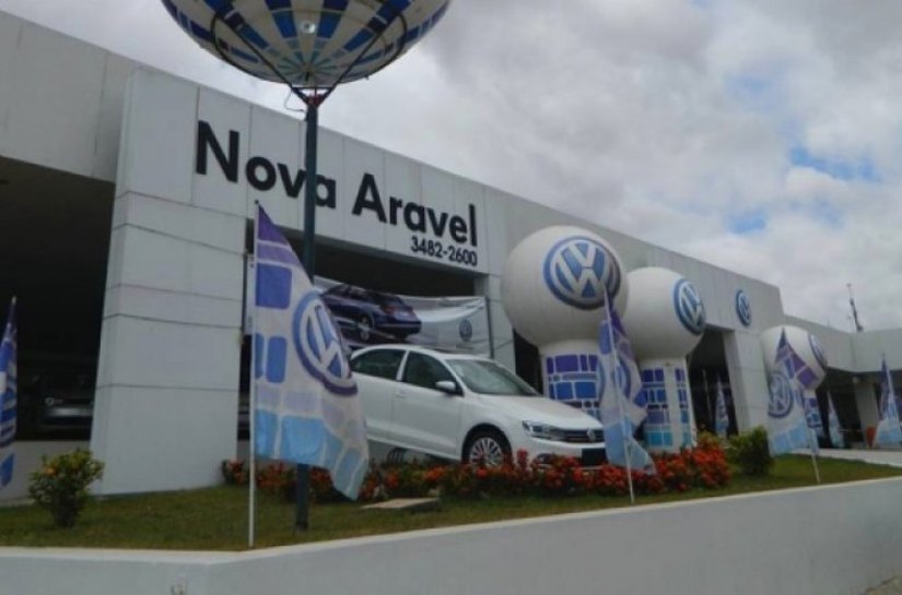 Loja deve indenizar cliente que teve veículo apreendido por erro em nota